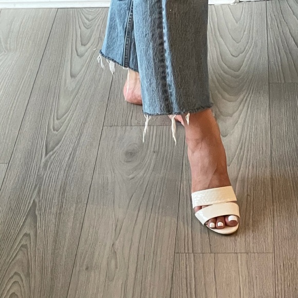 SOLD - Manolo Blahnik lacopo white mule Sandal - Picture 10 of 11